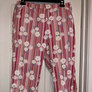 Capri pants with cute flowers!!!